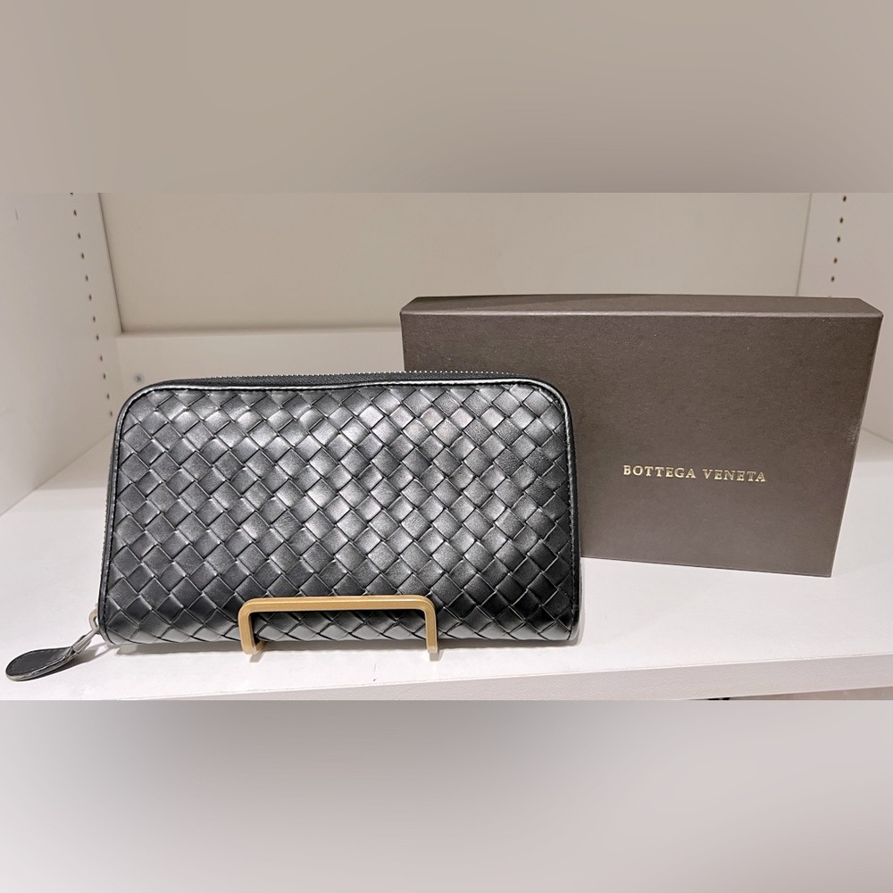 🔥Authentic Bottega Veneta Black Intrecciato Weave Zippy Wallet with Box🔥
